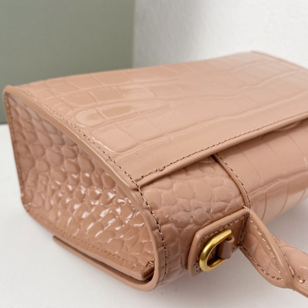 Ba*len*cia*ga hourglass