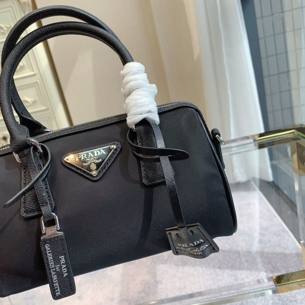 Pra*a re-edition 2005 nylon bag