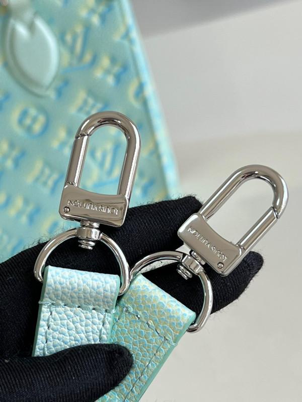 l0*is V*t0n onthego pm