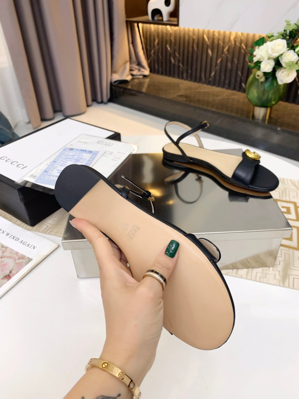 G*u*i leather sandal