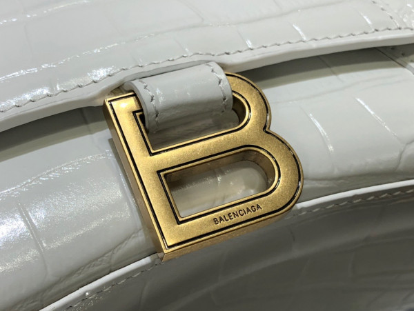 Ba*len*cia*ga hourglass