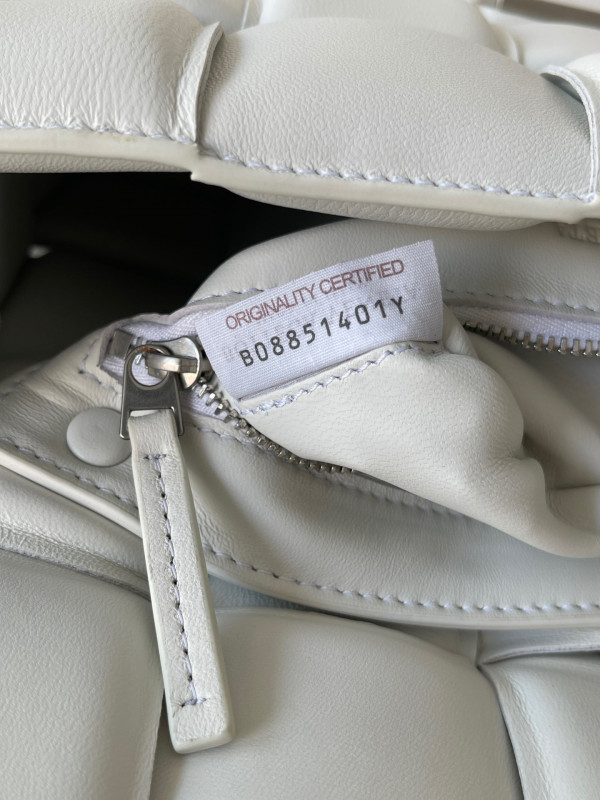 bo*te*ga Ve*ne*ta cassette