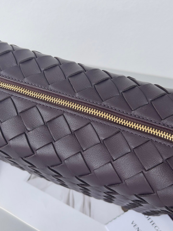 bo*te*ga Ve*ne*ta small loop camera bag