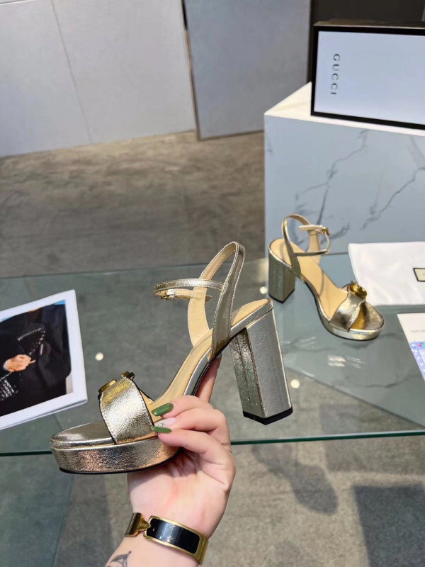 G*u*i leather sandal