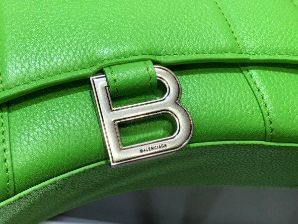 Ba*len*cia*ga hourglass