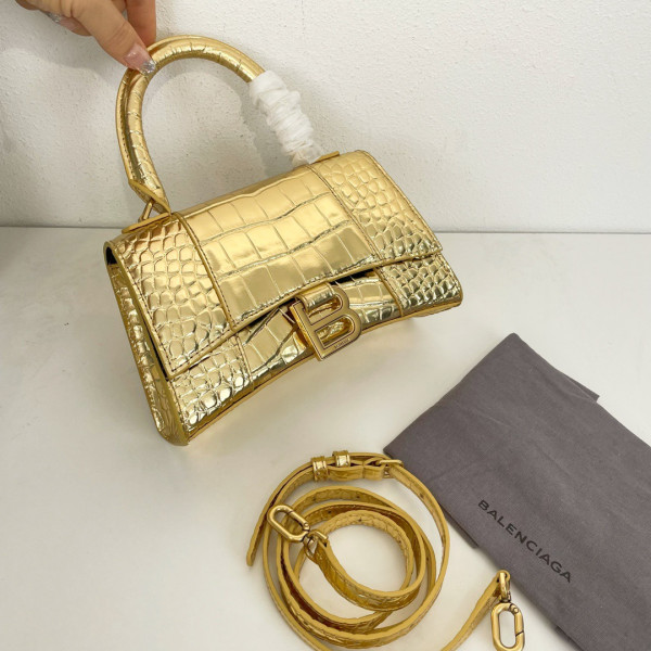 Ba*len*cia*ga hourglass