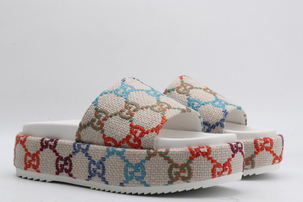 G*u*i platform slide sandal