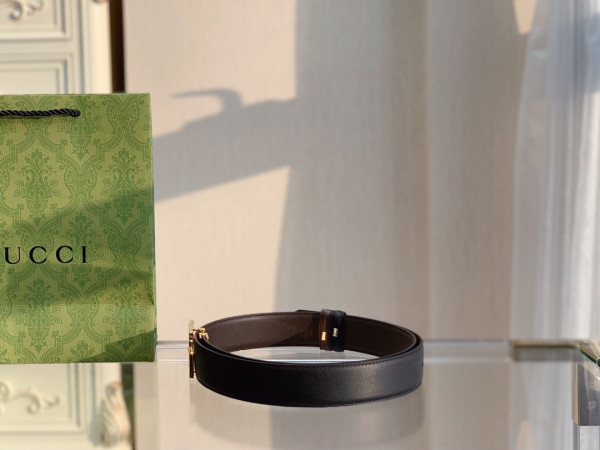 G*u*i reversible belt with square g buckle