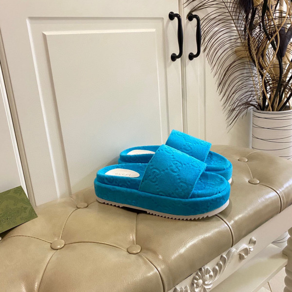 G*u*i gg platform sandal