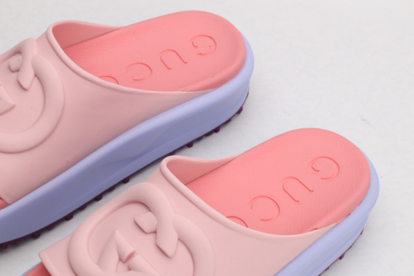 G*u*i slide with interlocking g