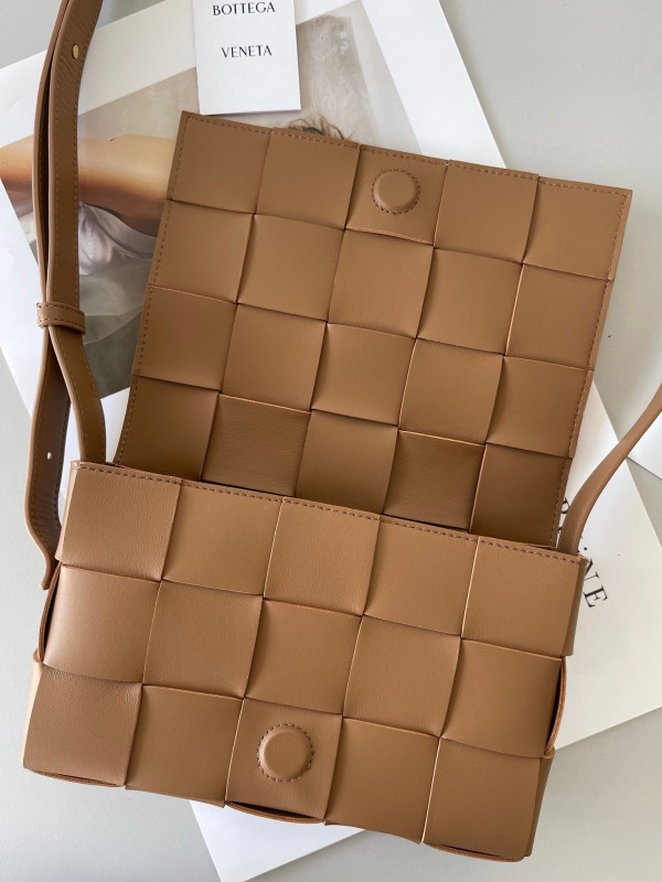 bo*te*ga Ve*ne*ta cassette