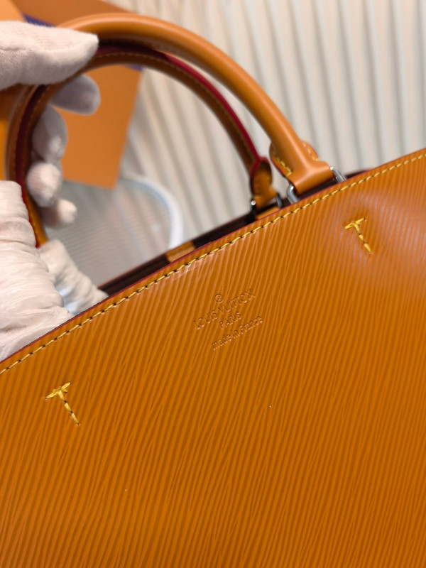 l0*is V*t0n marelle tote mm