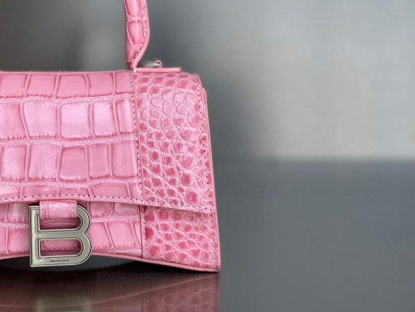 Ba*len*cia*ga hourglass