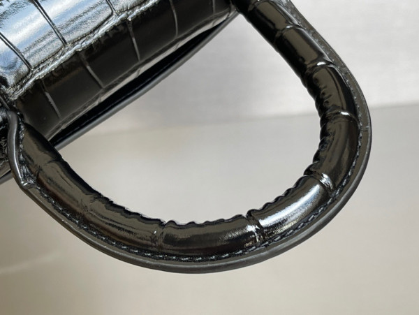 Ba*len*cia*ga hourglass