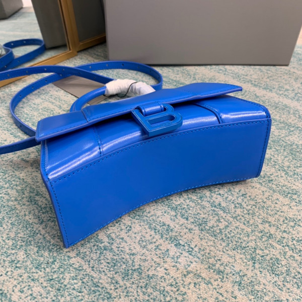 Ba*len*cia*ga hourglass