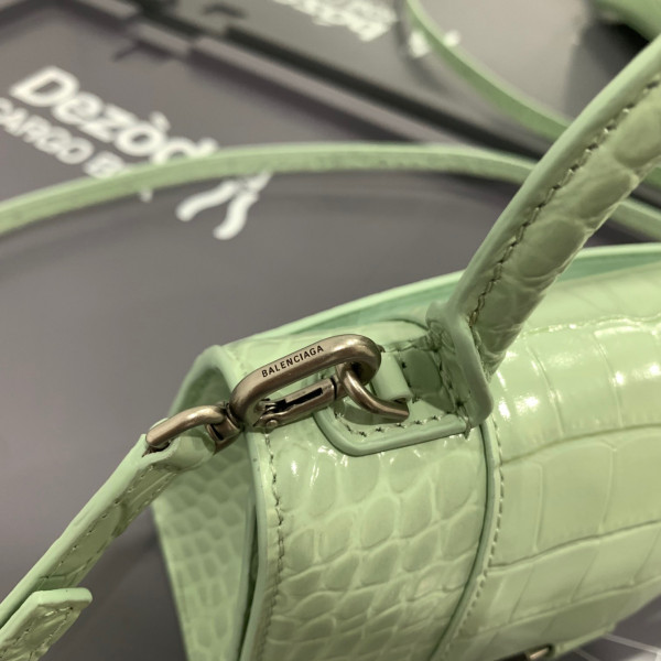 Ba*len*cia*ga hourglass