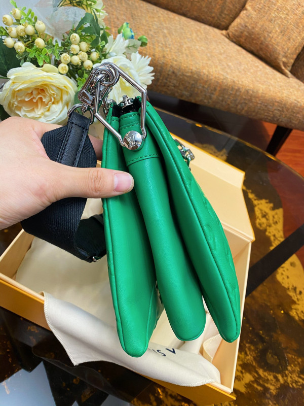 l0*is V*t0n coussin pm