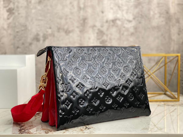 l0*is V*t0n coussin mm