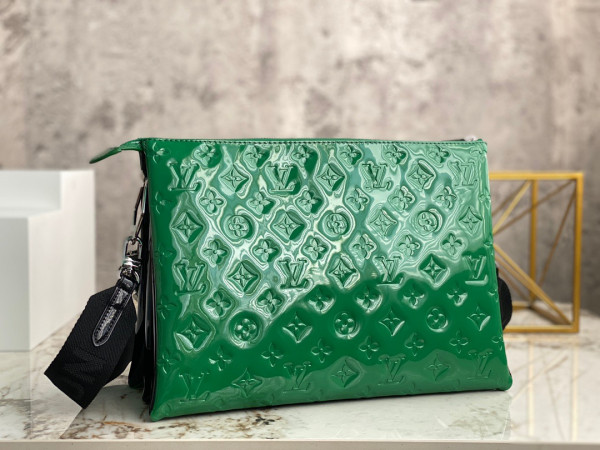 l0*is V*t0n coussin mm