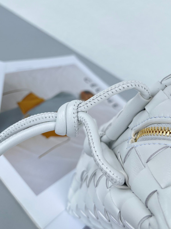 bo*te*ga Ve*ne*ta small loop camera bag