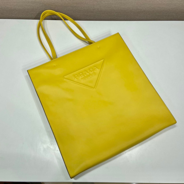 Pra*a leather tote bag