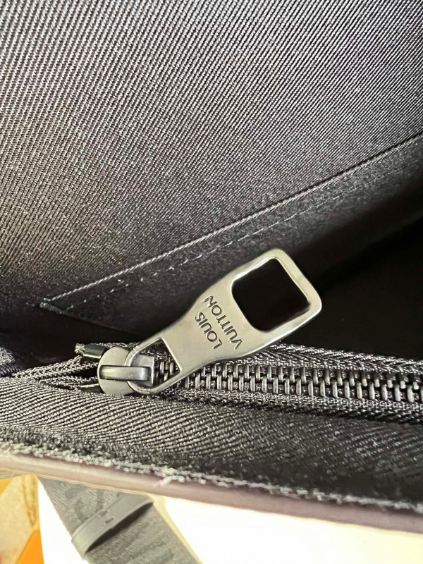 l0*is V*t0n s lock briefcase