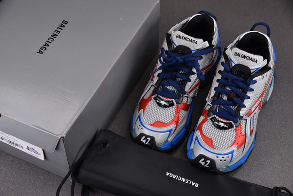 Ba*len*cia*ga runner