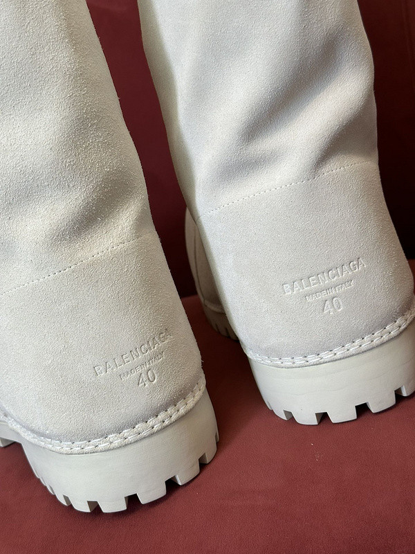 Ba*len*cia*ga alaska high boots