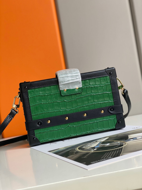 l0*is V*t0n petite malle