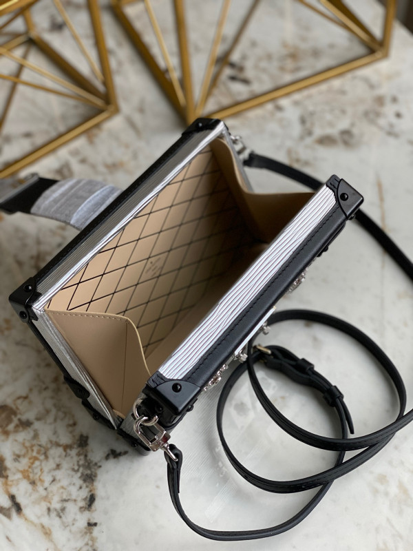 l0*is V*t0n petite malle