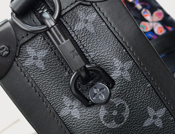 l0*is V*t0n soft trunk