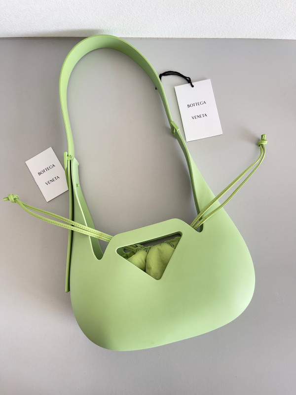 bo*te*ga Ve*ne*ta punch