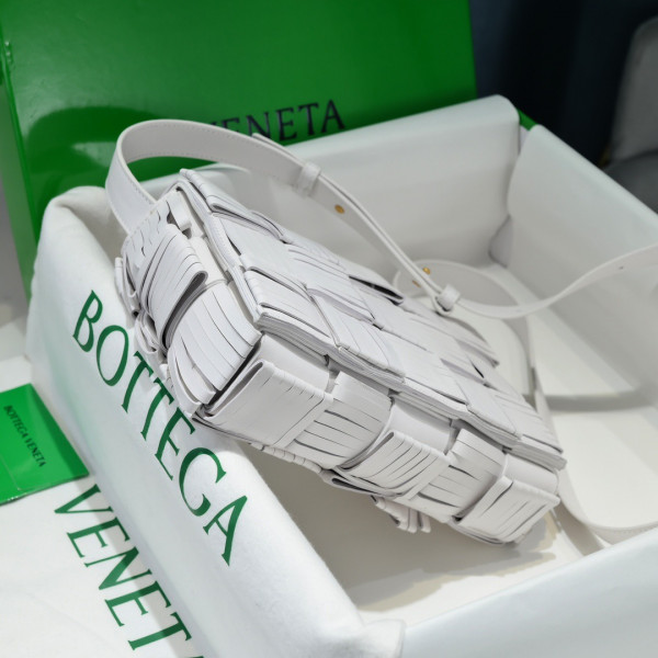 bo*te*ga Ve*ne*ta cassette