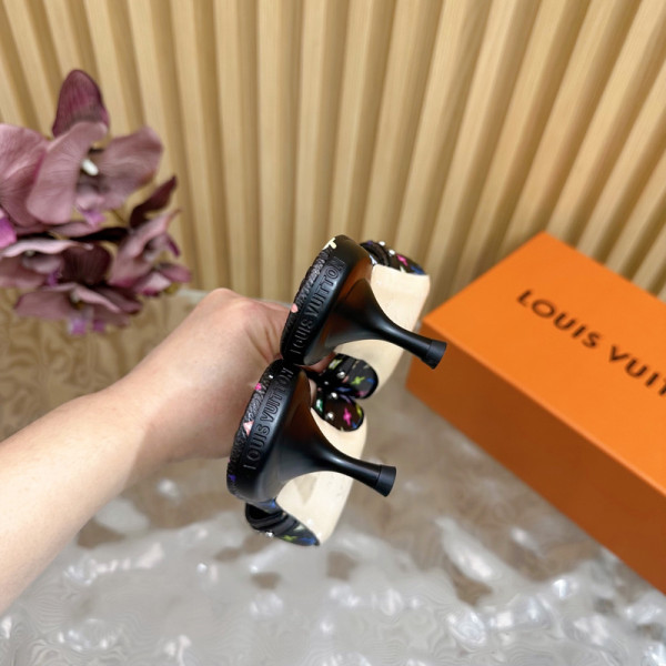 l0*is V*t0n slippers