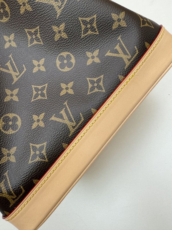 l0*is V*t0n noÉ (different size)