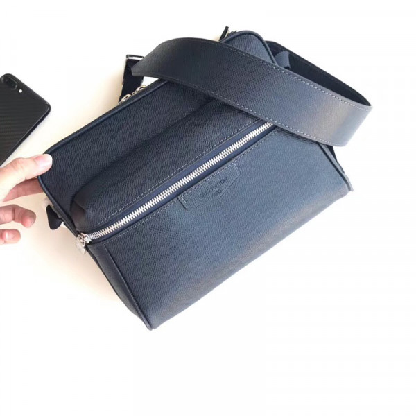 l0*is V*t0n outdoor messenger pm