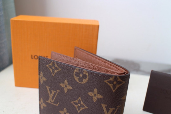 l0*is V*t0n amerigo wallet