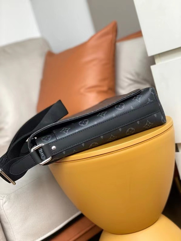 l0*is V*t0n district mm