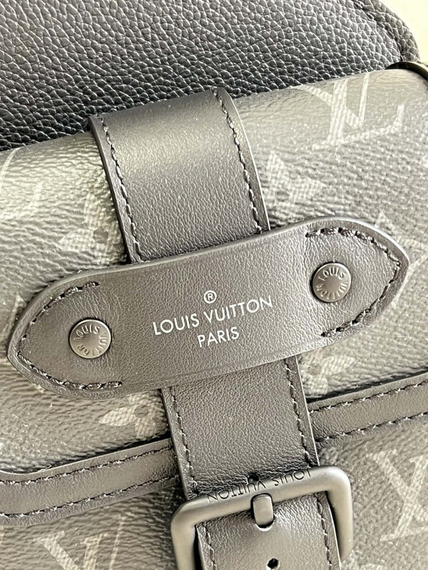 l0*is V*t0n saumur slingbag