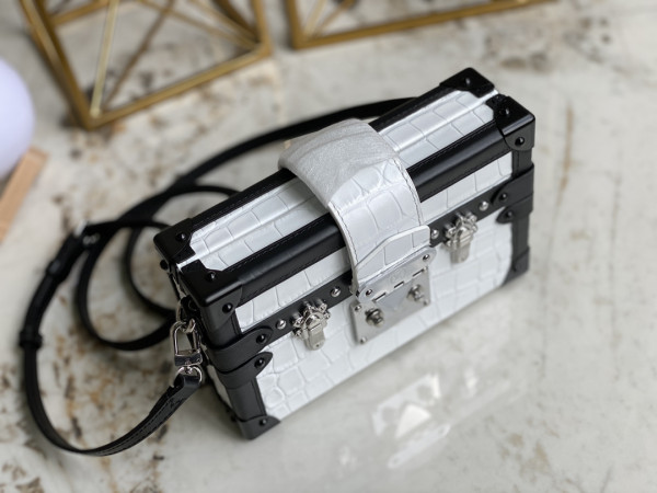 l0*is V*t0n petite malle