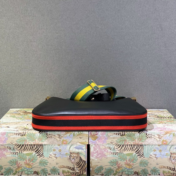 G*u*i attache large shoulder bag