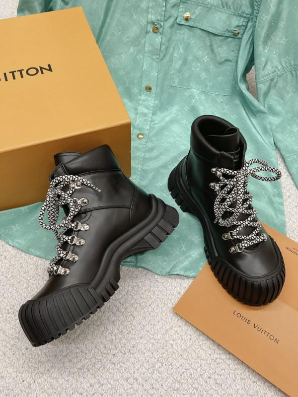 l0*is V*t0n ruby flat ranger