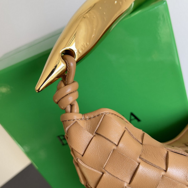 bo*te*ga Ve*ne*ta classic sardine top handle bag