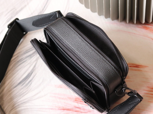 l0*is V*t0n alpha wearable wallet