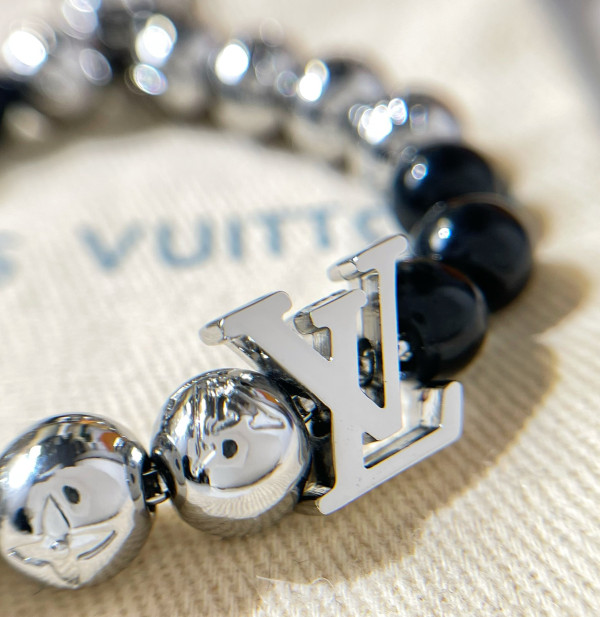 l0*is V*t0n bracelet