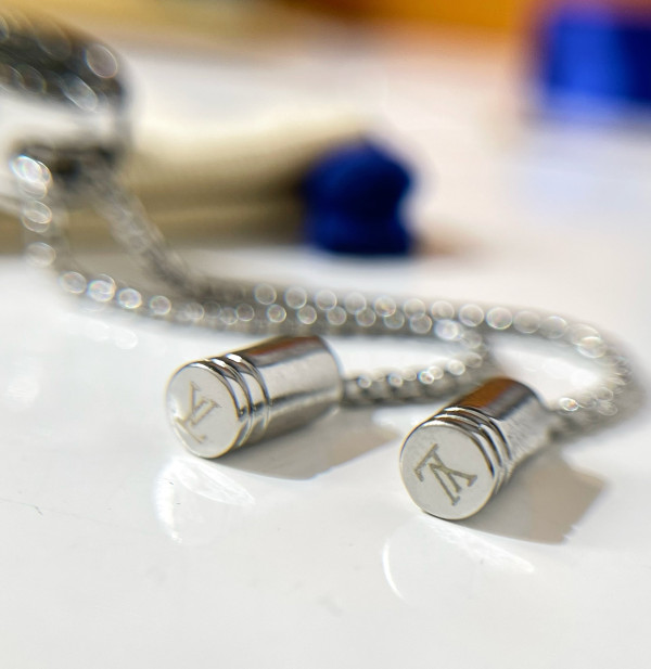 l0*is V*t0n bracelet