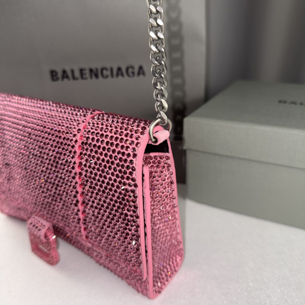 Ba*len*cia*ga hourglass wallet on chain
