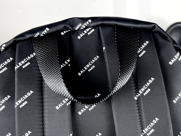 Ba*len*cia*ga backpack