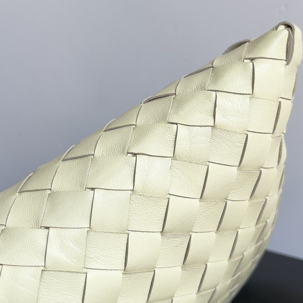 bo*te*ga Ve*ne*ta small hop