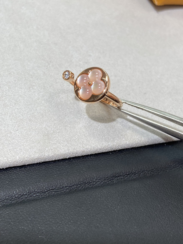 l0*is V*t0n earrings